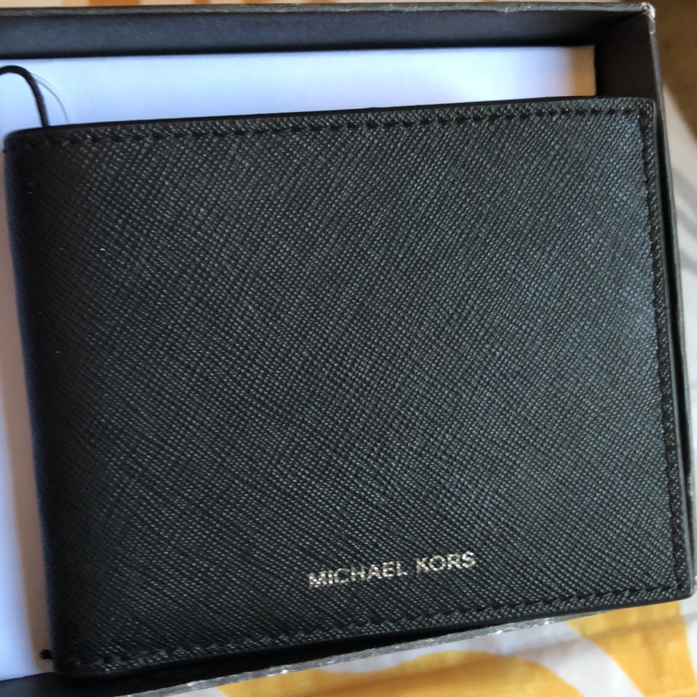 Michael Kors Andy Wallet - Picture 8 of 8
